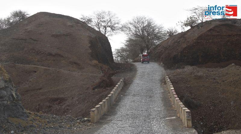 Fogo: Obra da estrada Patim/Salto/Cova Figueira preocupa condutores devido a lentidão na execução