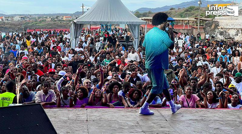 Festival de Areia Grande em Santa Cruz atrai multidões apesar da chuva