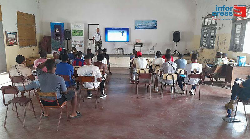 Brava: Pescadores participam em formação sobre reparação de motores de popa