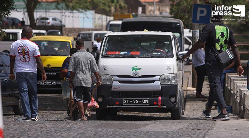 Hiacistas e Taxistas Contestam Aumento de Preços em Praia