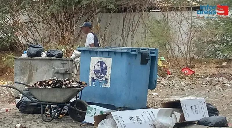 Contentores vazios e chão cheio de lixo minam limpeza da capital - munícipes