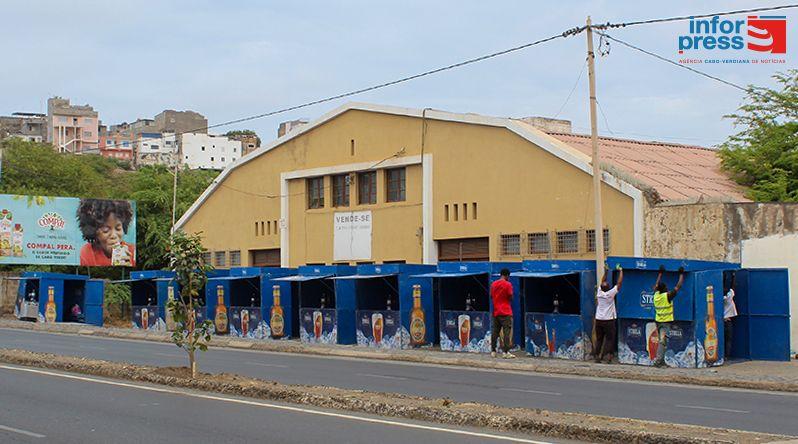 Barracas de venda começam a ganhar forma para receber a 32.ª edição do Festival da Gamboa