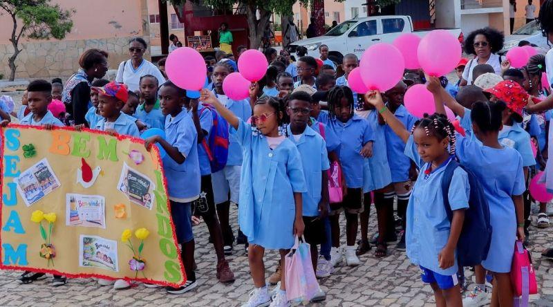 Maio: Ano lectivo arranca com falta de oito professores e sem refeição quente nas escolas