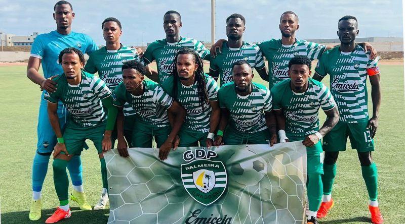 Futebol/Campeonato CV: Três Equipas em Busca das Meias-Finais