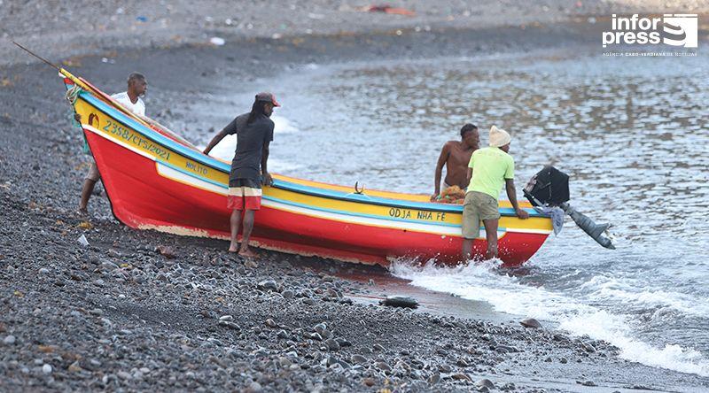 Santa Catarina: Preço dos combustíveis condiciona actividade piscatória em Rincão - pescadores