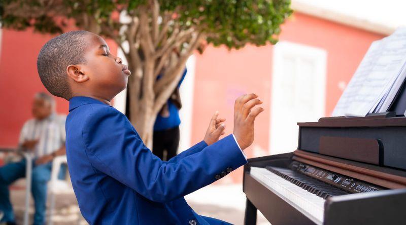 Helber Passos protagoniza recital de piano que celebra talento infantil