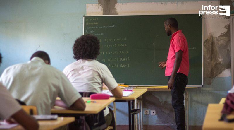 REPORTAGEM/Praia: Professores e pais/encarregados de educação com expectativas distintas do projecto-piloto de alargamento do horário escolar (c/áudio)