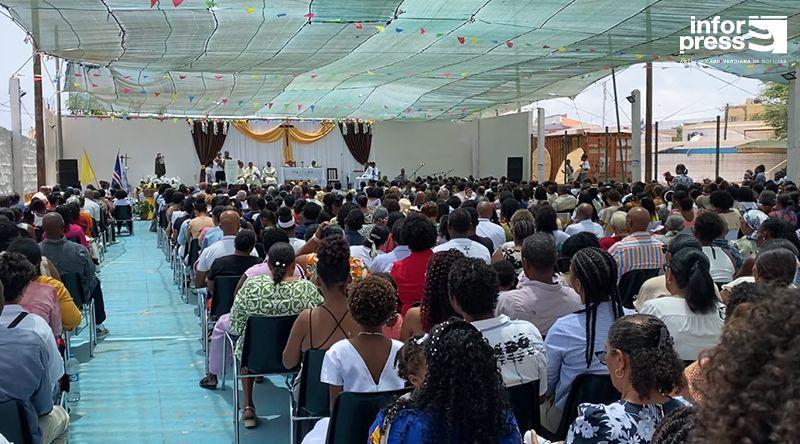 Centenas Celebram Santo António em Espargos