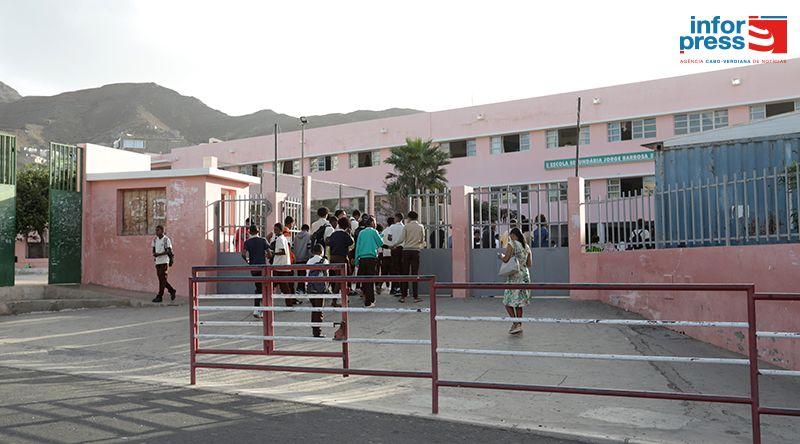 São Vicente: Deputada da UCID pede criação de condições nas escolas antes do alargamento do horário