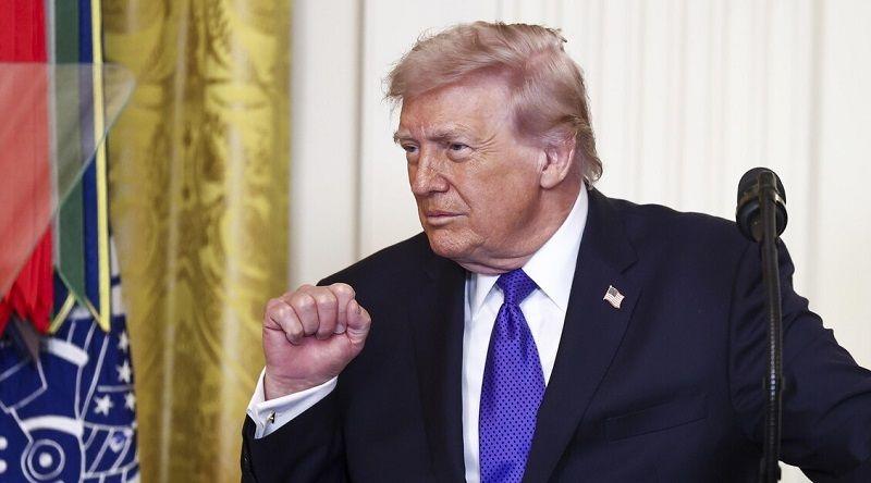Trump ameaça bombardear Omã se país se entender com Teerão sobre estreito de Ormuz