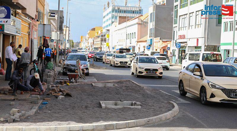 Cidadãos da Praia denunciam “caos rodoviário” e pedem maior fiscalização das autoridades