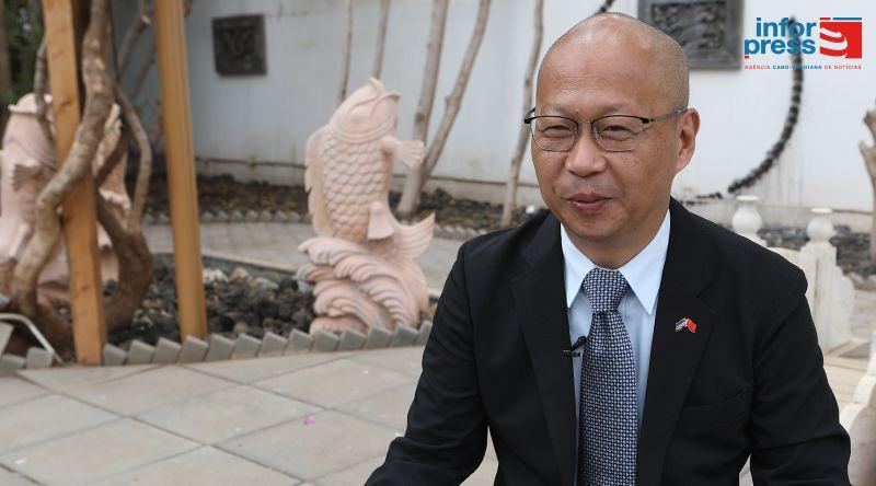 ENTREVISTA: Embaixador da China exalta 50 anos de relações “sólidas e frutíferas” com Cabo Verde (c/vídeo)