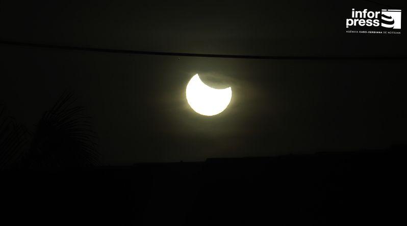 Eclipse solar parcial foi observado hoje em Cabo Verde