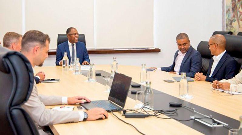 Empresa de aviação da Suíça interessa-se pelo sector da aviação civil de Cabo Verde