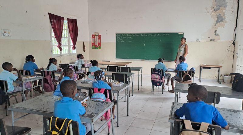São Salvador do Mundo: Fissuras e infiltrações preocupam comunidade educativa de Picos Acima
