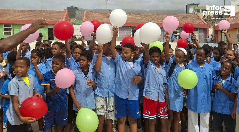 Porto Novo: Escolas prestam homenagem às vítimas do acidente rodoviário no Fogo com libertação de balões