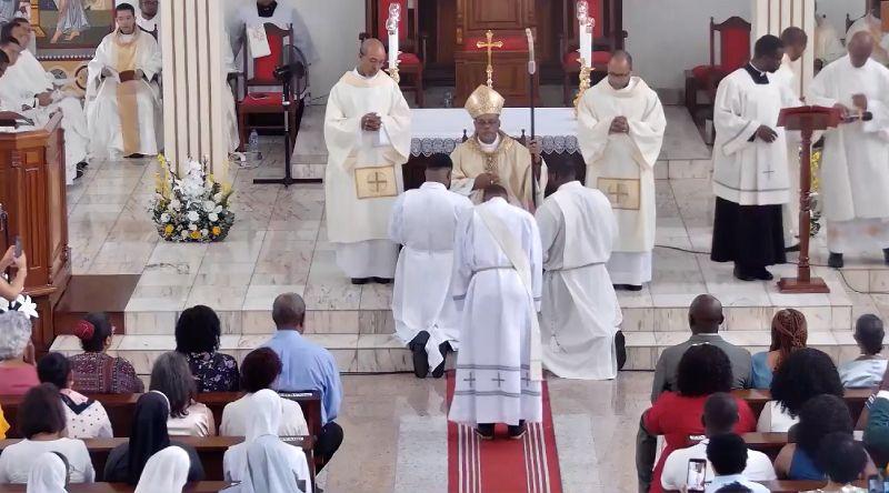 Dom Ildo Fortes Apela ao Padre Patrick Afonso para Ser 'Construtor da Comunhão'