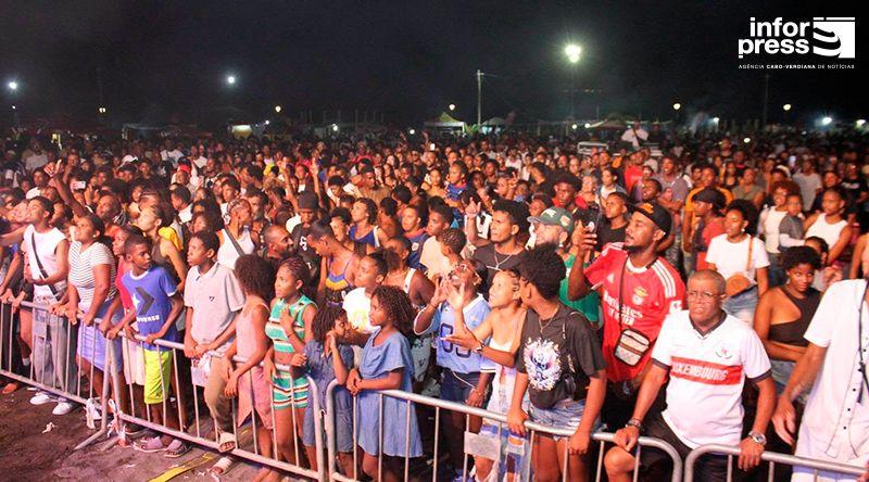 Festival Curraletes/Porto Novo: Casa cheia no segundo dia do festival de música