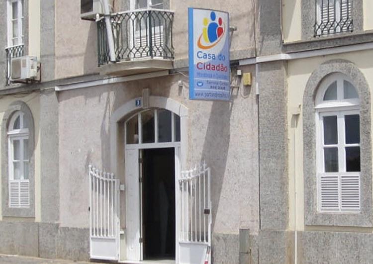 Governo justifica nova directora da Administração Publica. “Nomeação recaiu sobre uma técnica sem qualquer percurso político”