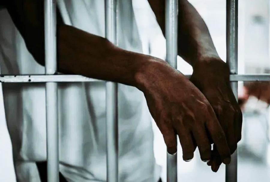 Suspeito de agressão sexual a menor fica atrás das grades