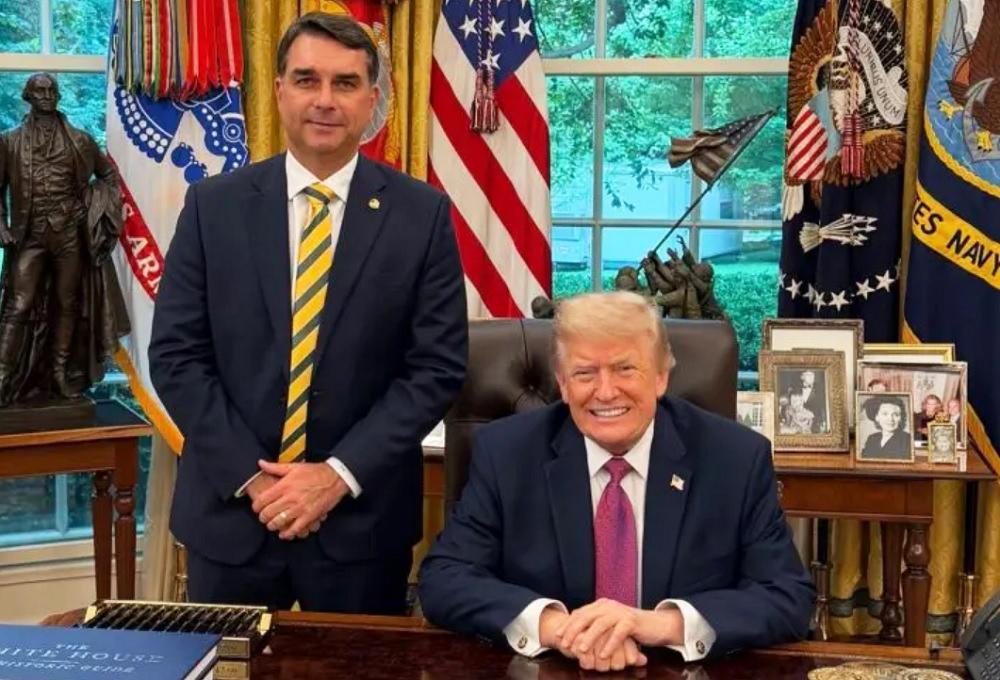 Brasil: Flávio Bolsonaro foge para os EUA e governo Trump prepara asilo — diz jornal