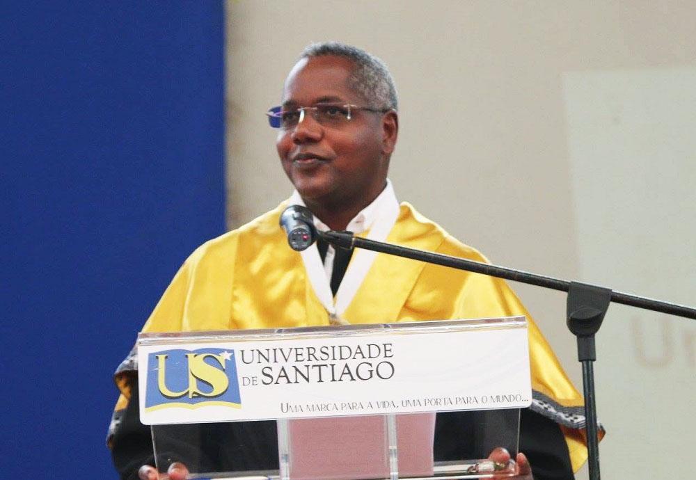 Reitor desmente que tenha havido favorecimento na cedência de espaço à Universidade de Santiago