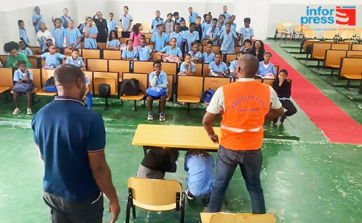 Brava: Proteção Civil ensina população escolar a enfrentar sismos