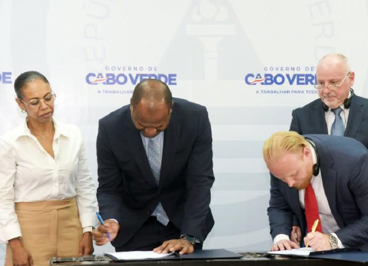 As duas caras de Olavo Correia