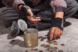 N.º de crianças a dormir nas ruas em França sobe mais de 42% desde 2022