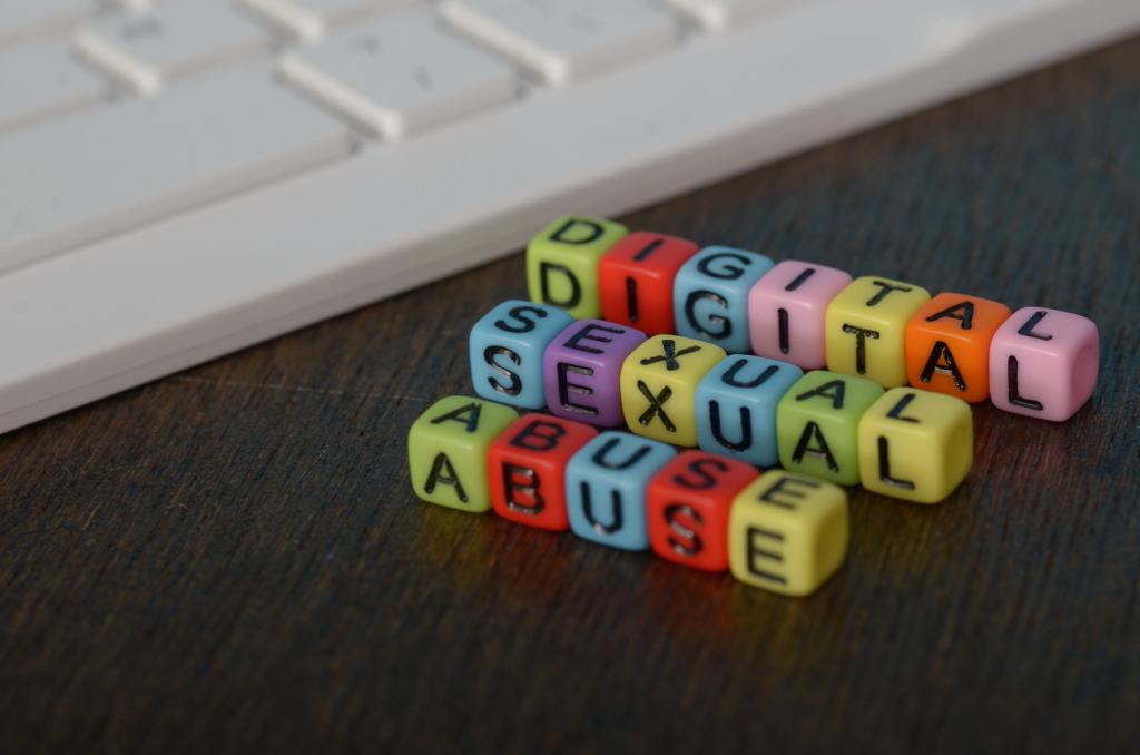 Mundo/
Abuso sexual online atingiu cerca de 20 milhões de crianças em 2025