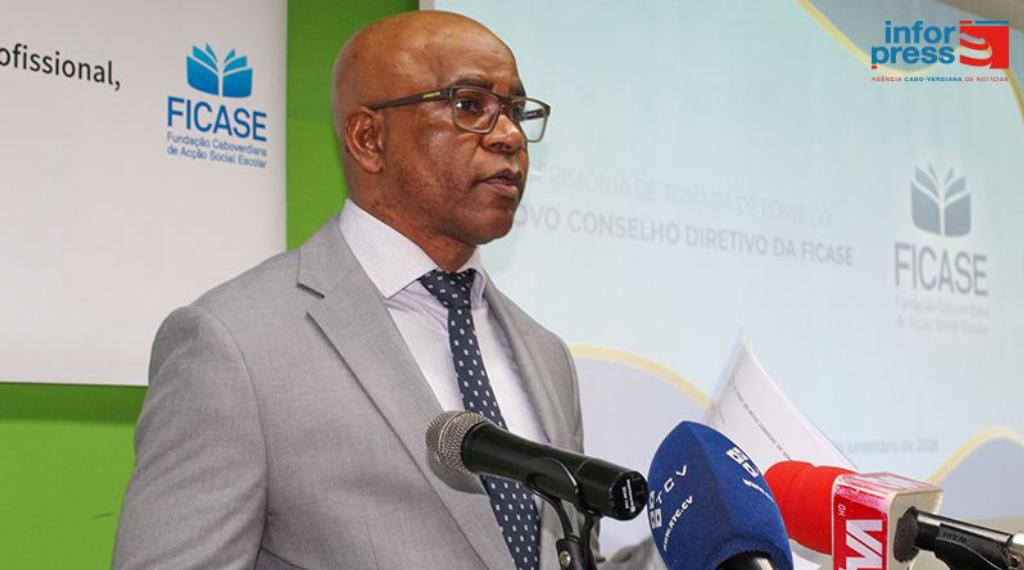 Governo extingue ARES por considerar que agência não cumpriu missão de garantir qualidade - ministro