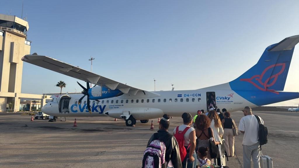 Economia/
CVsky realiza voo extra Santiago-Fogo para facilitar a mobilidade de familiares das vítimas do acidente
