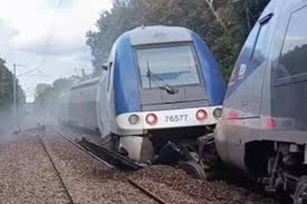 Mundo/
Descarrilamento em França: Polícia investiga pista de ato malicioso