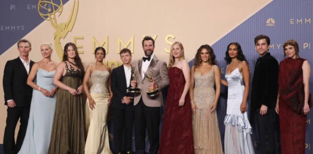 Mundo/
"The Pitt" e "O Segredo de Widow's Bay" vencem Emmy em noite de recordes