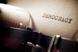Cabo Verde entre os países lusófonos com melhor desempenho democrático no Global State of Democracy 2026, mas participação cidadã continua a ser o ponto fraco