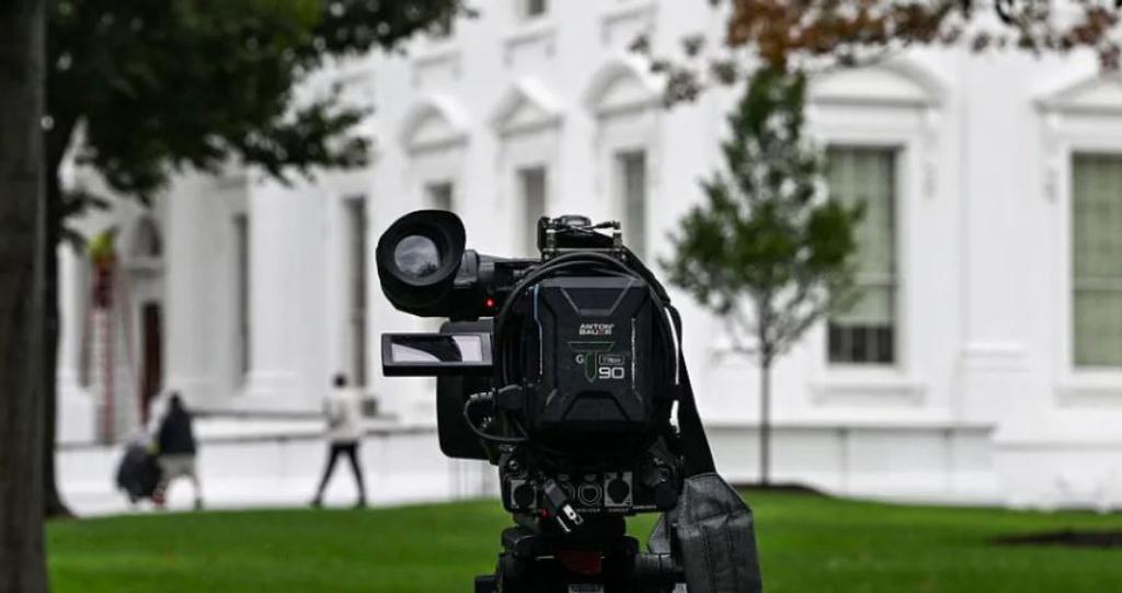 Mundo/
Justiça ordena à Casa Branca que levante veto à CNN, MSNBC e Politico