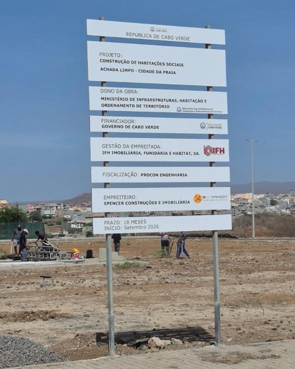 País/
Governo inicia construção de 100 habitações sociais na Praia