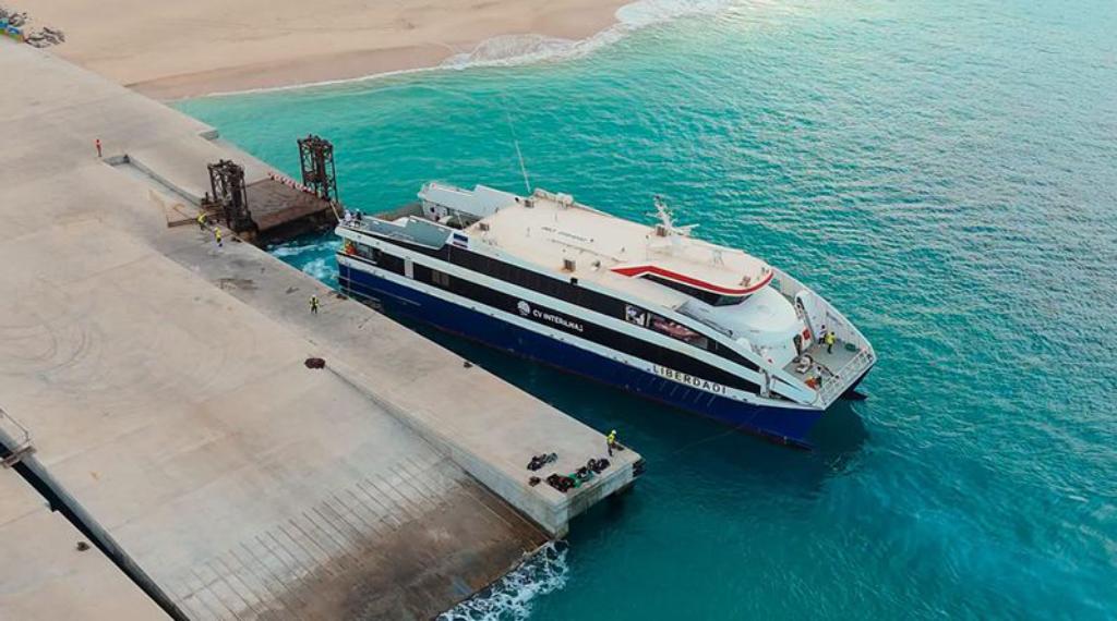 Transportes /
CV Interilhas suspende viagens de hoje devido à inoperacionalidade do navio Liberdadi