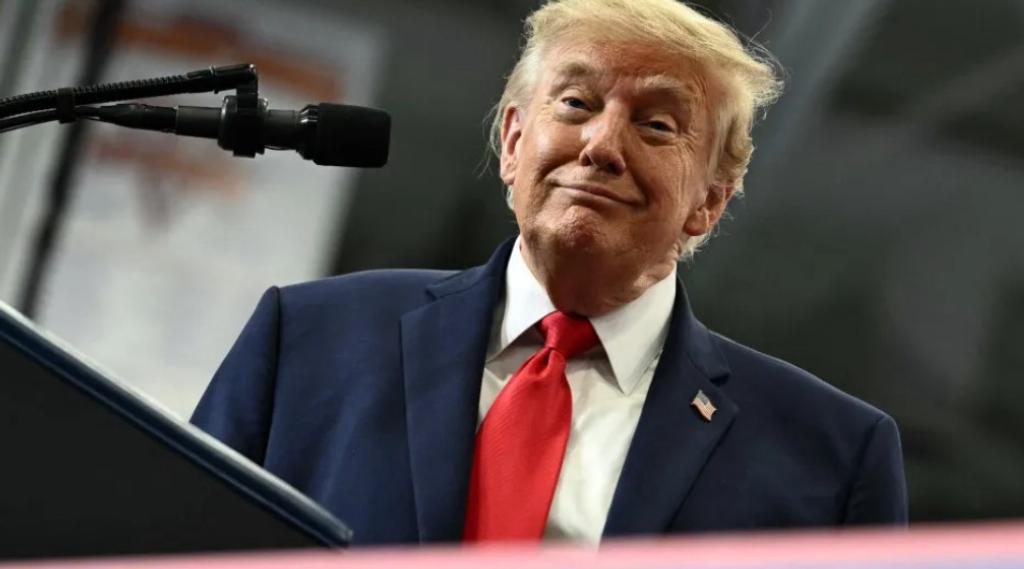 Mundo/
Trump anuncia exploração de petróleo e gás na Gronelândia