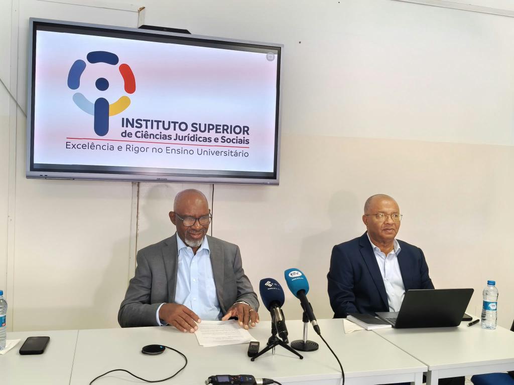 País/
EFE exige critérios transparentes na revisão da cedência de edifício ao ISCJS e admite recorrer aos tribunais