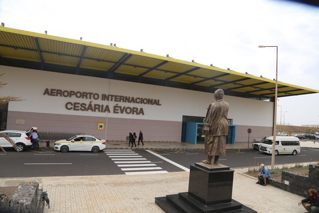 País/
Brasileira detida com 4 quilos de cocaína em São Vicente fica em prisão preventiva