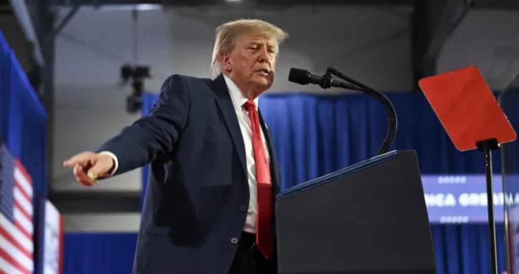 Mundo/
EUA deportaram quase um milhão de pessoas no 2.º mandato de Trump