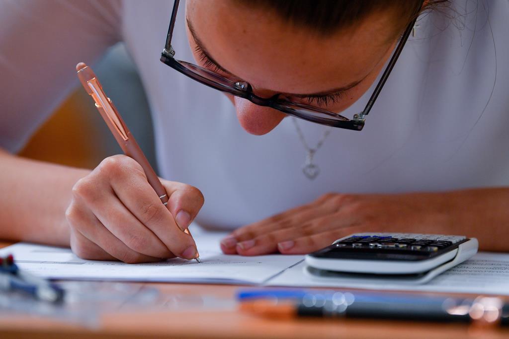 SINDPROF Exige Transparência na Prova Nacional de Matemática