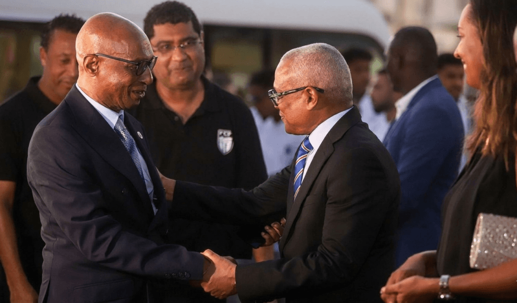 Tubarões Azuis Recebem Medalha Amílcar Cabral