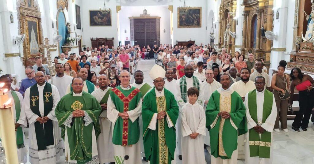 Dom Ildo Fortes preside à missa na Paróquia de San Juan Bautista, em Sevilha