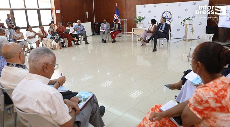 Ministério da Saúde avalia colaboração de médicos aposentados