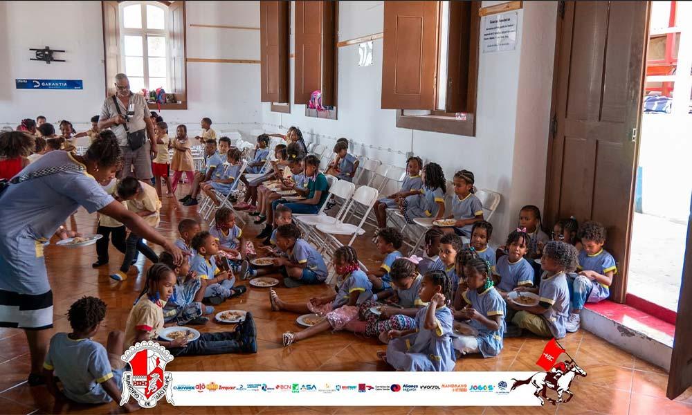 Nhô São Filipe/Fogo: Crianças dos jardins infantis visitam Casa das Bandeiras