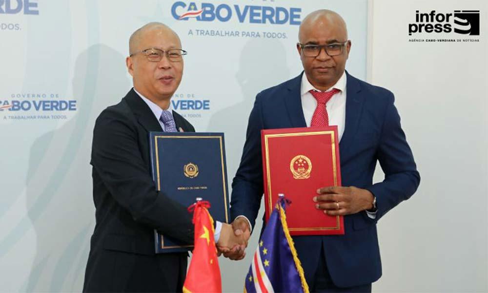 Cooperação: China vai reabilitar duas escolas secundárias em Santiago e uma na ilha do Fogo