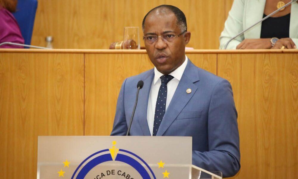 Cabo Verde vive uma década de Estado 'fantasioso', diz Francisco Carvalho
