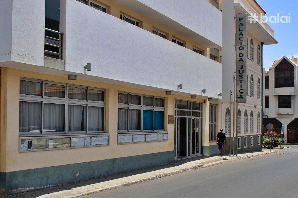 Dois homens detidos por furtos em São Vicente ficam em prisão preventiva